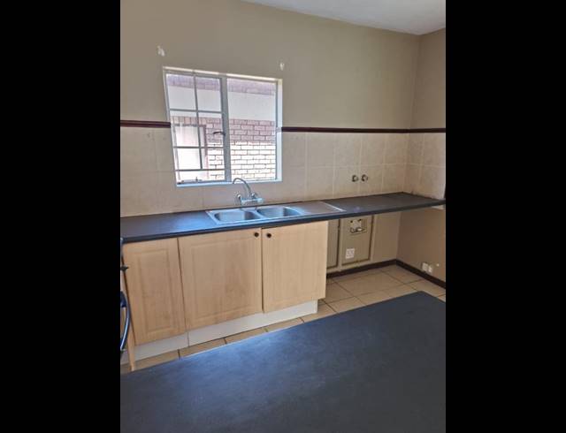 2 BEDROOM APARTMENT FOR SALE IN MOOIKLOOF RIDGE ESTATE